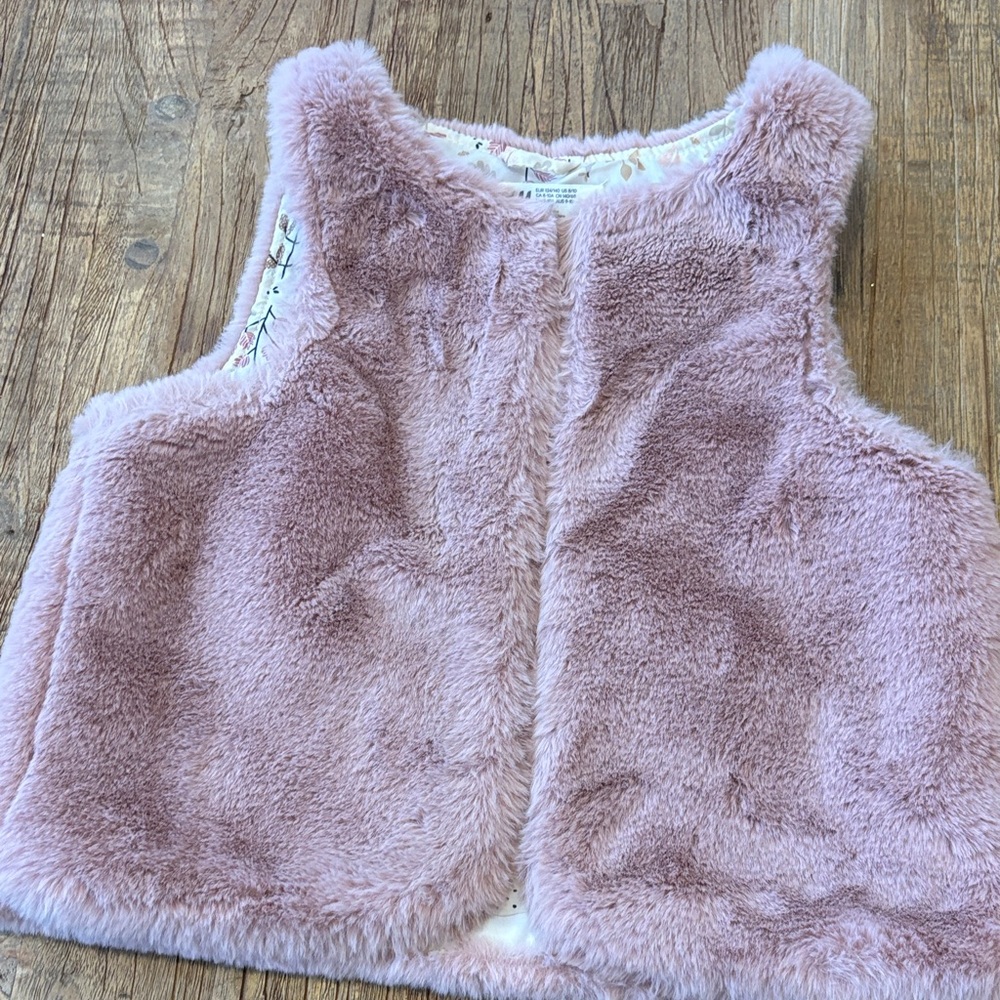 H&M fur pink  girls Vest with woodland print Lining